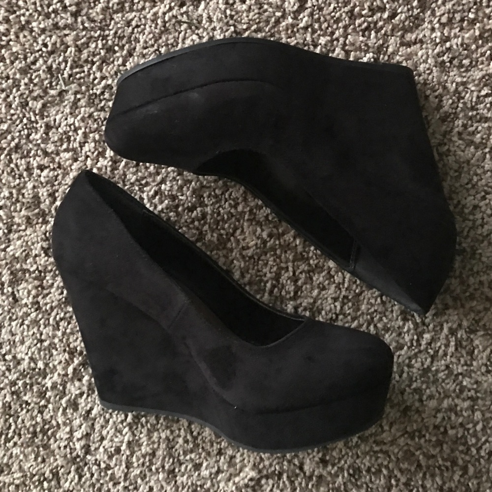 Black Suede Pumps